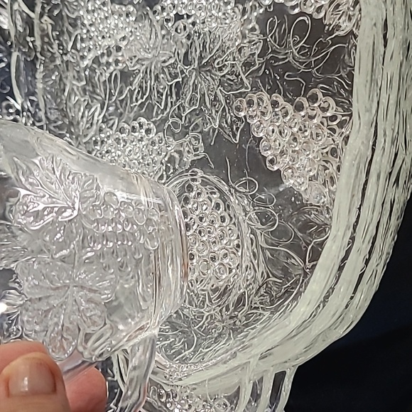 Grape design snack trays & cups Plate has raised design for cups Set of 4 - Picture 2 of 4